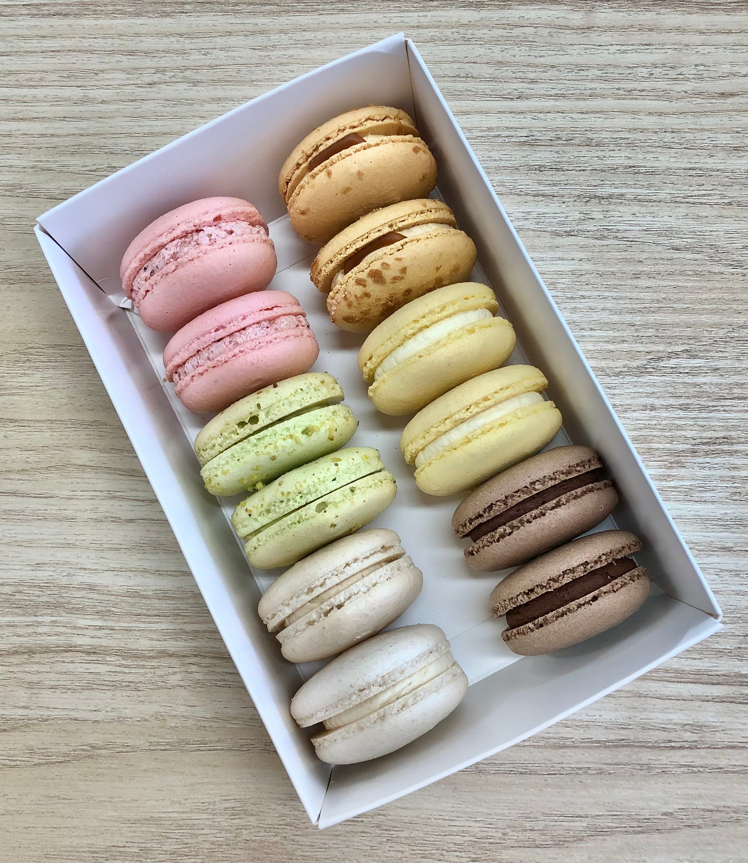 macaron♪ シングル1.7kg 2枚 Box of 12 Macaron | Macarons and Mint