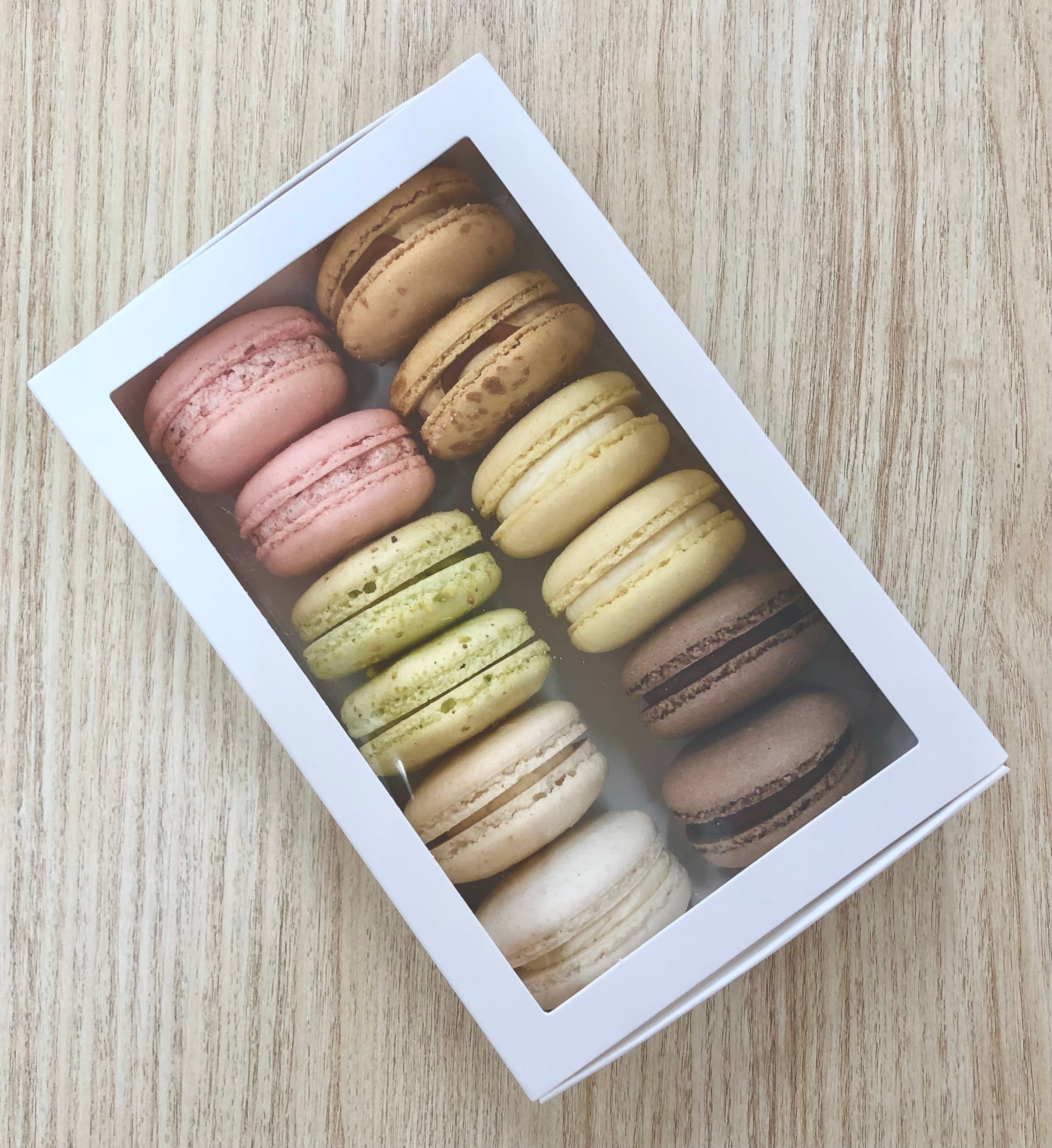 Box of 12 Macaron | Macarons and Mint